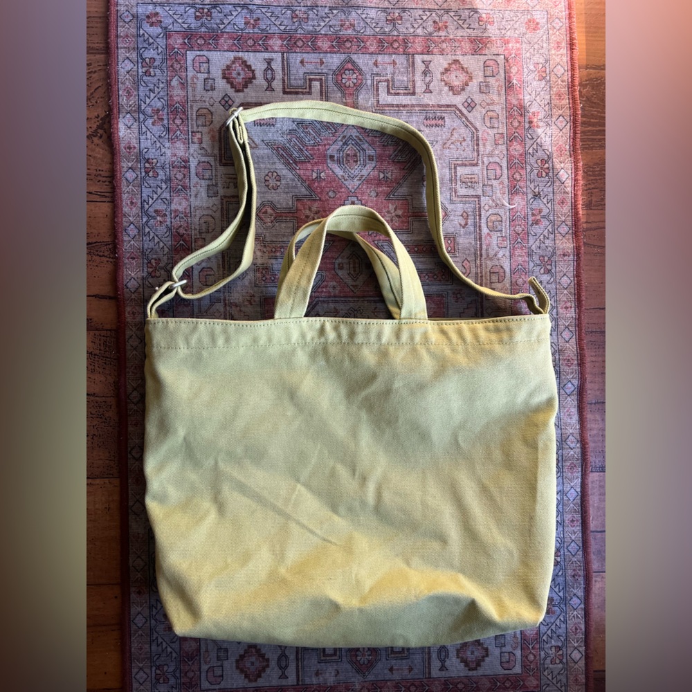 BAGGU pistachio color canvas tote with strap